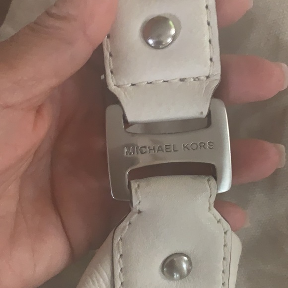 Michael Kors ivory pebbled leather, hobo with front pockets .  mint condition - Picture 11 of 13